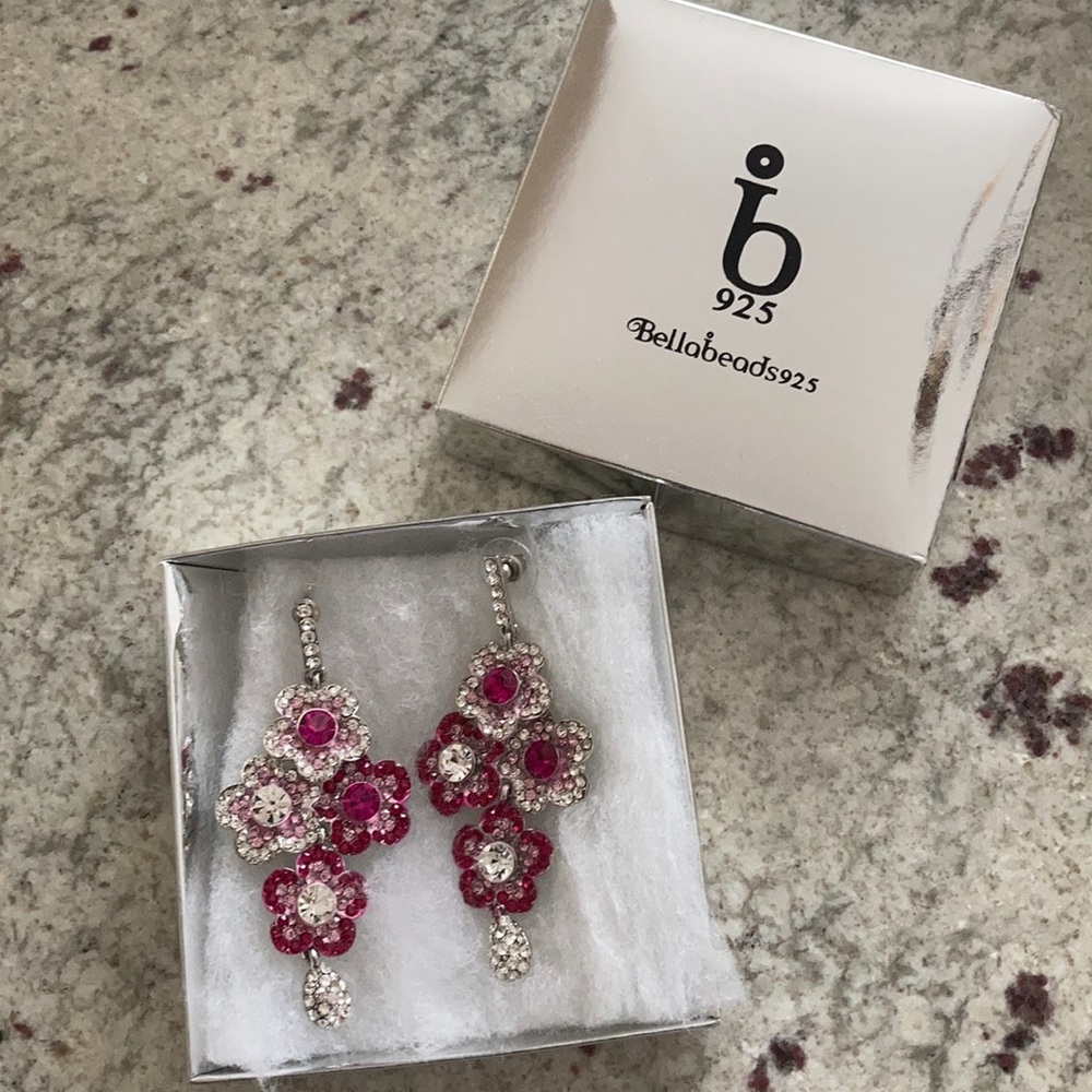 NWOT Flower Earrings